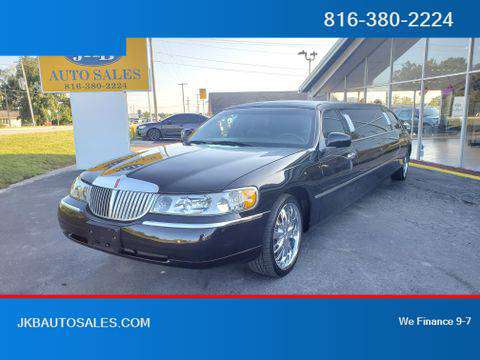 2000 Lincoln Town Car RWD Executive Sedan 4D Trades Welcome Financing for sale in Harrisonville, KS