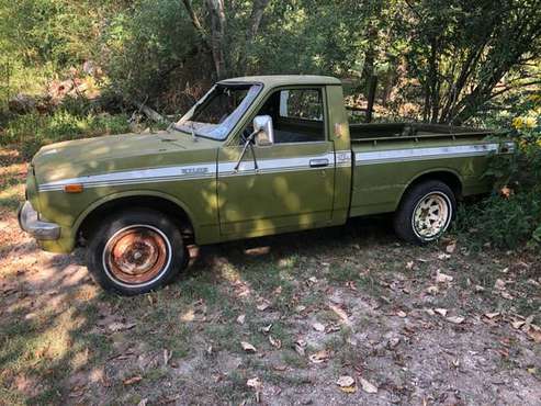 TOYOTA TRUCK RARE BARN FIND 1.8 5 SPD..SOLID TRUCK for sale in Ringgold, GA