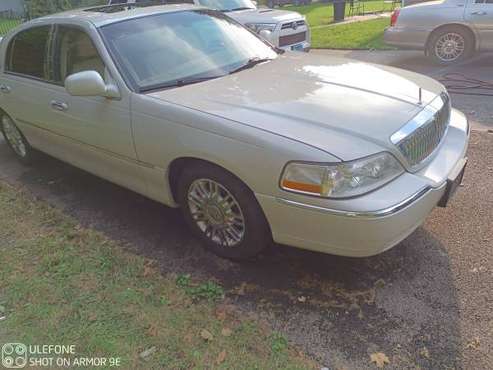 2006 Lincoln Town Car Signature Limited for sale in Rockford, IL