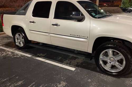 2008 Chevy Avalanche LTZ - cars & trucks - by owner - vehicle... for sale in Niles, IL