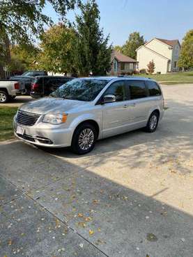 2011 Chrysler Town and Country Limited - cars & trucks - by owner -... for sale in Fort Wayne, IN