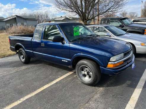 2002 CHEVROLET S10 LS - - by dealer - vehicle for sale in URBANA, IL