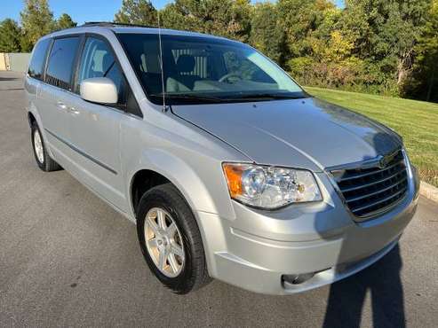 2010 CHRYSLER TOWN AND COUNTRY Touring DVD REMOTE START BACKUP for sale in Des Moines, IA
