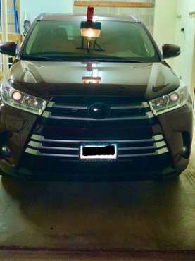 ***Low miles 2017 Highlander (8 seater leather seats)**with VIN report for sale in Cheshire, CT