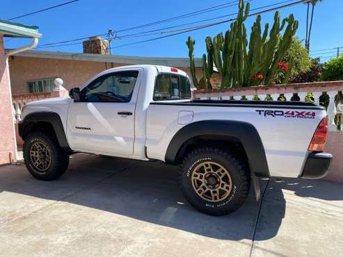 Lifted 2013 Toyota Tacoma 4x4 4WD Regular Cab Only 11k Miles - cars for sale in Spring Valley, CA