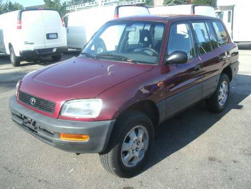 1996 TOYOTA RAV-4 RUNS GREAT DRIVES GREAT A/C BLOWS COLD DEPENDABLE IT for sale in Skokie, IL