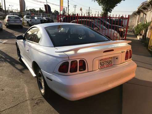 1998 FORD MUSTANG, 2DR, AUTO, WHITE- V-6, EXCELLENT CONDITION.. for sale in Modesto, CA