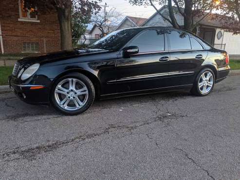 Clean 2005 Mercedes E500 4Matic LOADED for sale in Chicago, IL