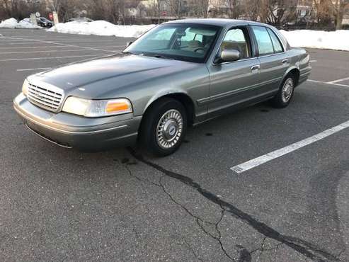 2000 Ford Crown Victoria for sale in Wolcott, CT