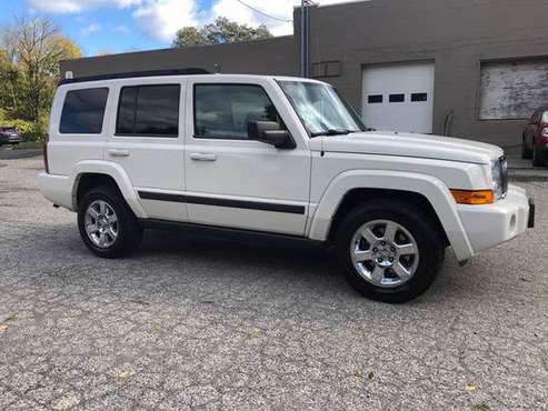 2007 JEEP COMMANDER 4X4 7 PASSANGER LOOKS + RUNS GREAT for sale in Danbury, NY