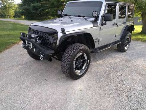 2014 wrangler loaded and nice for sale in Smithfield, KY