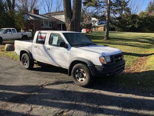 2000 Nissan Frontier XE Crew Cab 4x2 5-spd manual for sale in BLOOMFIELD HILLS, MI