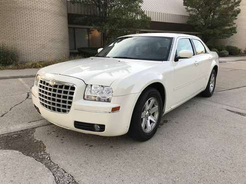 2006 Chrysler 300 touring 3.5 4x4 78,000 miles for sale in Sterling Heights, MI