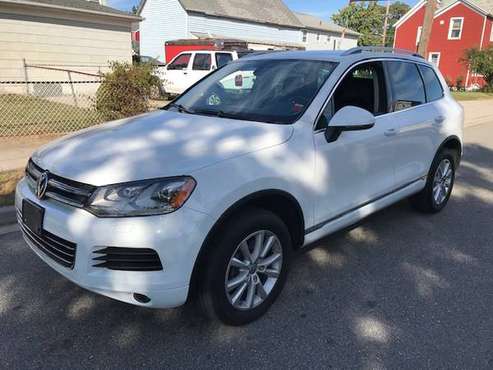 2014 VW Touareg sport suv AWD 66k miles financing available for sale in Valley Stream, NY
