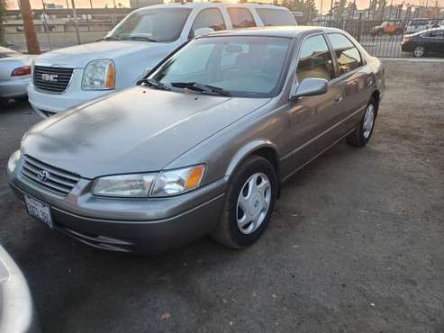1998 TOYOTA CAMRY LE - cars & trucks - by dealer - vehicle... for sale in Fresno, CA