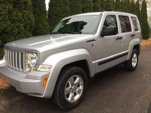 2012 JEEP LIBERTY 4X4 VERY CLEAN THRU OUT. JUST SERVICED & READY 4U... for sale in Bridgeport, NY