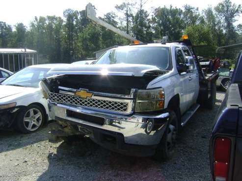 wrecked 2011 Chevrolet Silverado 4WD work truck !!GREAT FOR PARTS !!! for sale in Currie, NC