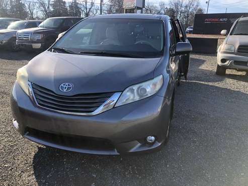 2011 Toyota Sienna Grey for sale in District Of Columbia