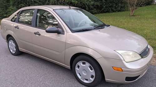 DRIVEN LESS THAN 6000 MILES YEAR-2006 FORD FOCUS SE-30 MPG-GARAGE... for sale in Powder Springs, AL