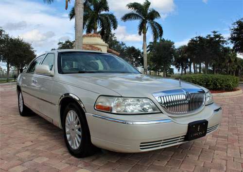 2005 Lincoln Town Car Signature 1 Owner - cars & trucks - by dealer... for sale in Royal Palm Beach, FL