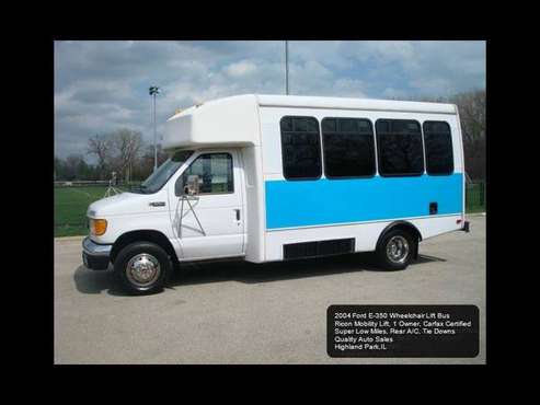 2004 Ford E-350 Handicap Wheelchair Lift Shuttle Bus LOW MILES ! for sale in Highwood , IL