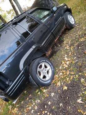 1998 Jeep Grand Cherokee 5 9 Limited parts truck for sale in Duluth, MN