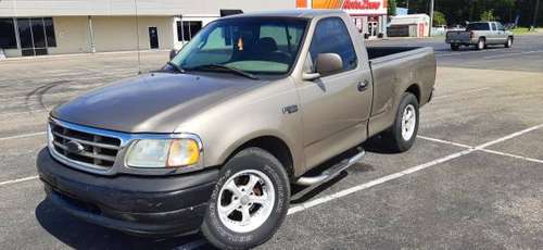2002 Ford F-150 XL Reg Cab Short Bed V6 5-speed COLD A/C - cars & for sale in Biloxi, MS