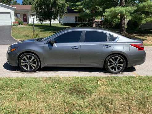 2016 Nissan Altima SR - cars & trucks - by owner - vehicle... for sale in Mount Vernon, IL