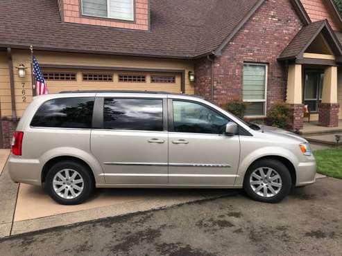 Chrysler Town and Country for sale in Winchester, OR