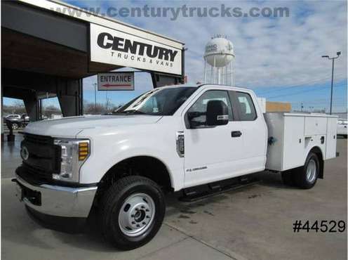 2019 Ford F350 DRW Extended Cab WHITE FANTASTIC DEAL! - cars & for sale in Grand Prairie, TX