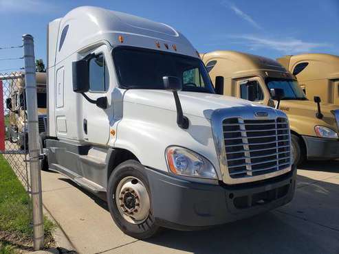 2015 Freightliner Cascadia SKU:2707G for sale in Laredo, TX