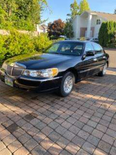 1998 Lincoln Town Car Signature; 1 Family Owned - - by for sale in Klamath Falls, OR