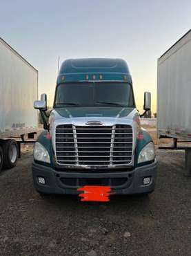 2013 Freightliner Cascadia with 48 dry van trailer for sale in Bakersfield, CA