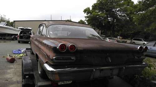 1960 Pontiac Catalina Coupe , 389, Rusty but maybe restorable or rat for sale in Mattapoisett, MA