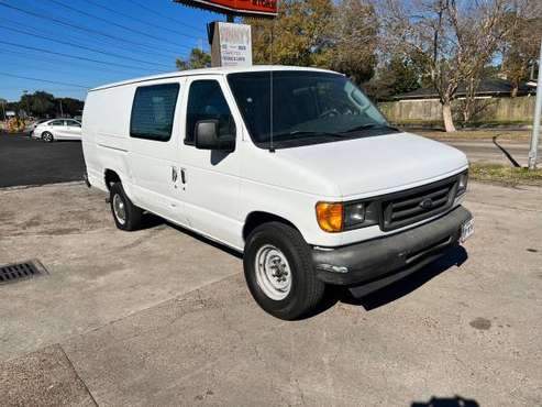 I m selling 2003 ford van for sale in Houston, TX