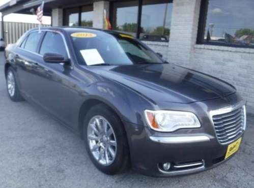 SELLING A 2013 CHRYSLER 300, CALL AMADOR JR @ FOR INFO for sale in Grand Prairie, TX