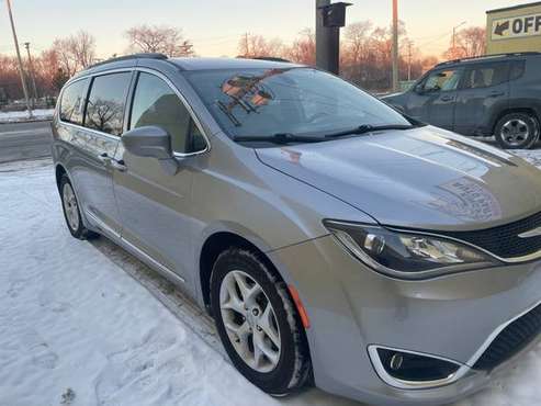 2017 Chrysler Pacifica - - by dealer - vehicle for sale in Highland Park, MI