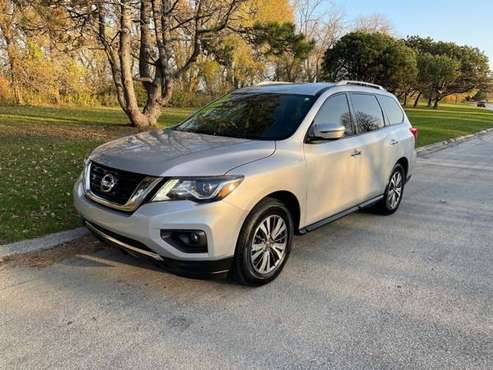 2017 Nissan Pathfinder 4x4 SV with Black Grille w/Chrome Surround for sale in Cudahy, WI