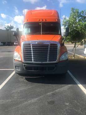 2012 Freightline Cascadia With Blower for sale in Boca Raton, FL