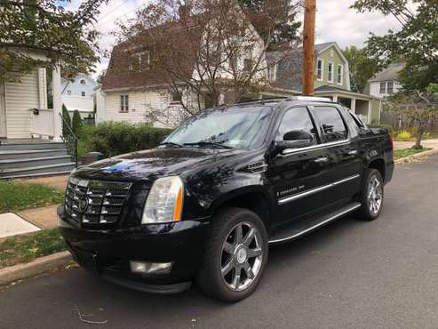 Looking to sell $8500 Cadillac Escalade AWD EXT model 2007 Clean title for sale in New Brunswick, NJ