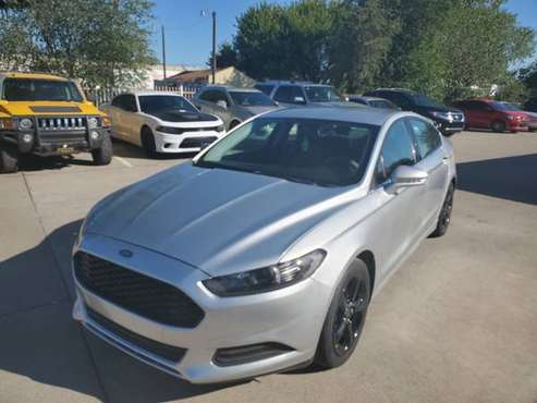 2014 Ford Fusion 4dr Sdn SE FWD with Front Center Armrest and Rear for sale in Grand Prairie, TX