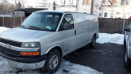 Chevy express 2500 extended 2007 for sale in Shoreham, NY
