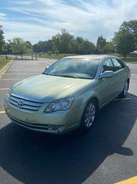2005 Toyota Avalon XLS - cars & trucks - by owner - vehicle... for sale in Glenview, IL