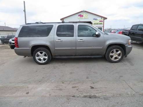 2009 Chevrolet Suburban 4WD 4dr 1500 LTZ 197, 000 miles 6, 999 - cars for sale in Waterloo, IA