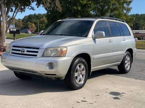 06 Toyota Highlander clean title southern suv with 3rd row - cars & for sale in Easley, SC
