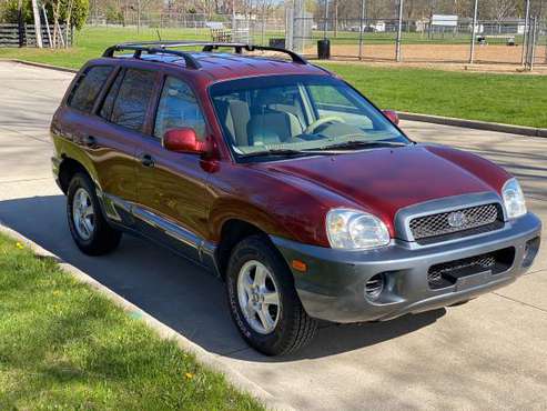 Hyundai Santa Fe, Like New 2004, 4 Door, Tiptronic Auto Sport Shift for sale in Kimberly, WI