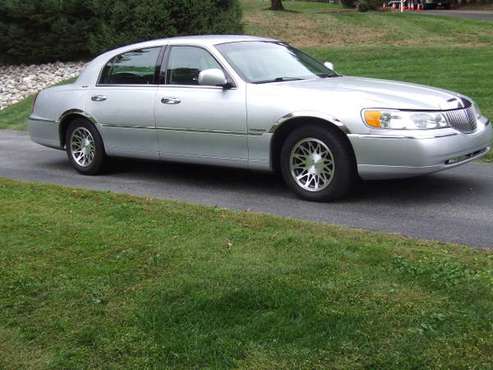 Lincoln Town Car 2001 w/75K for sale in Media, PA