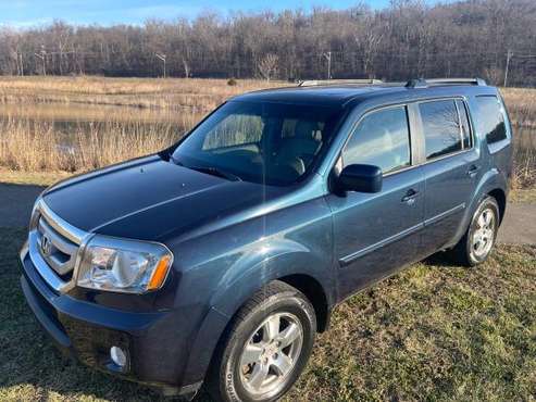 2011 Honda Pilot EX-L AWD - Leather, Navigation, Spotless, 3rd Row for sale in West Chester, OH