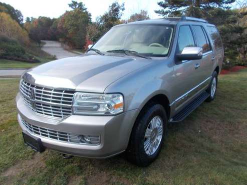 2008 LINCOLN NAVIGATOR LIKE NEW-CARFAX - cars & trucks - by dealer -... for sale in Middleton, MA