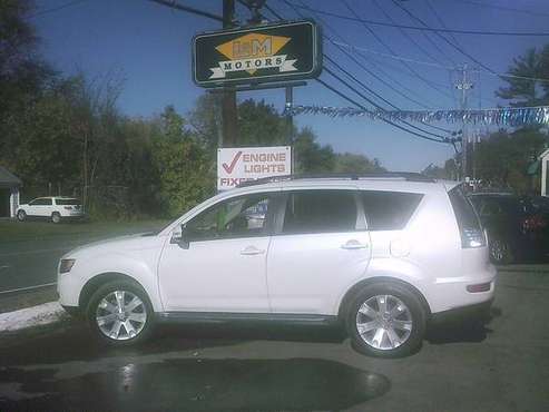 MITSUBISHI OUTLANDER - cars & trucks - by dealer - vehicle... for sale in east greenbush, NY